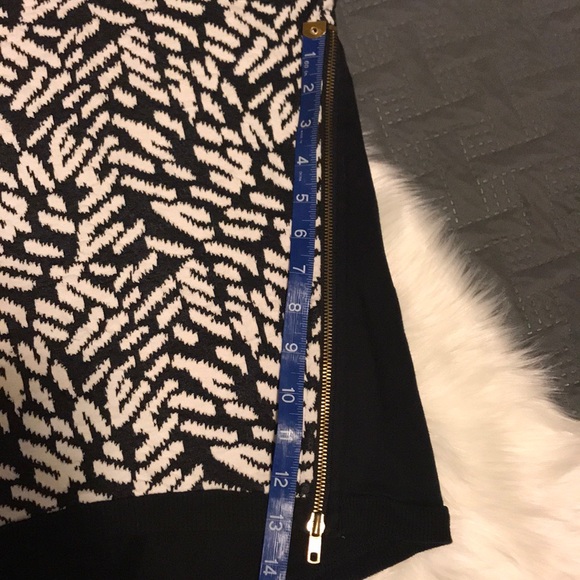 Forever 21 Super unique Black & White Sweater - Picture 4 of 5